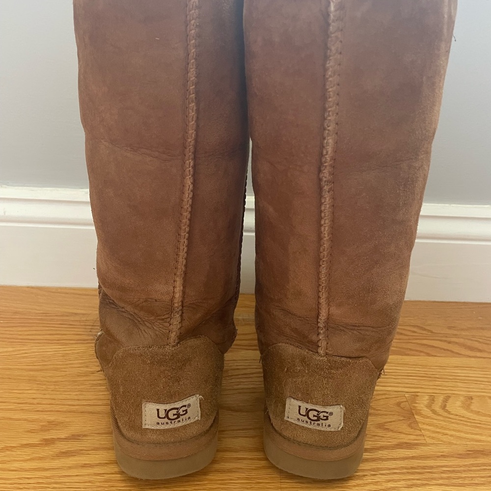 UGG Boots - Picture 3 of 6